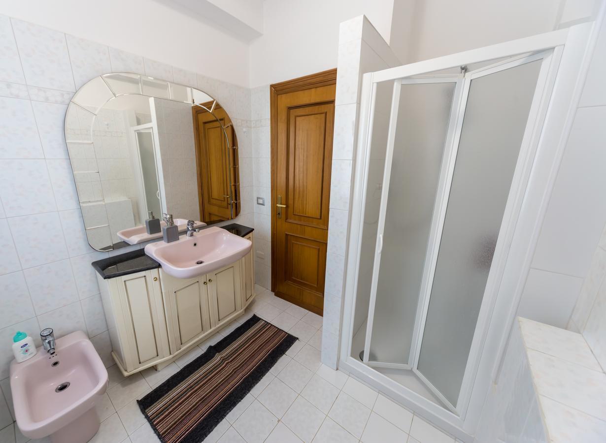 Camera Matrimoniale Standard con Bagno in Comune