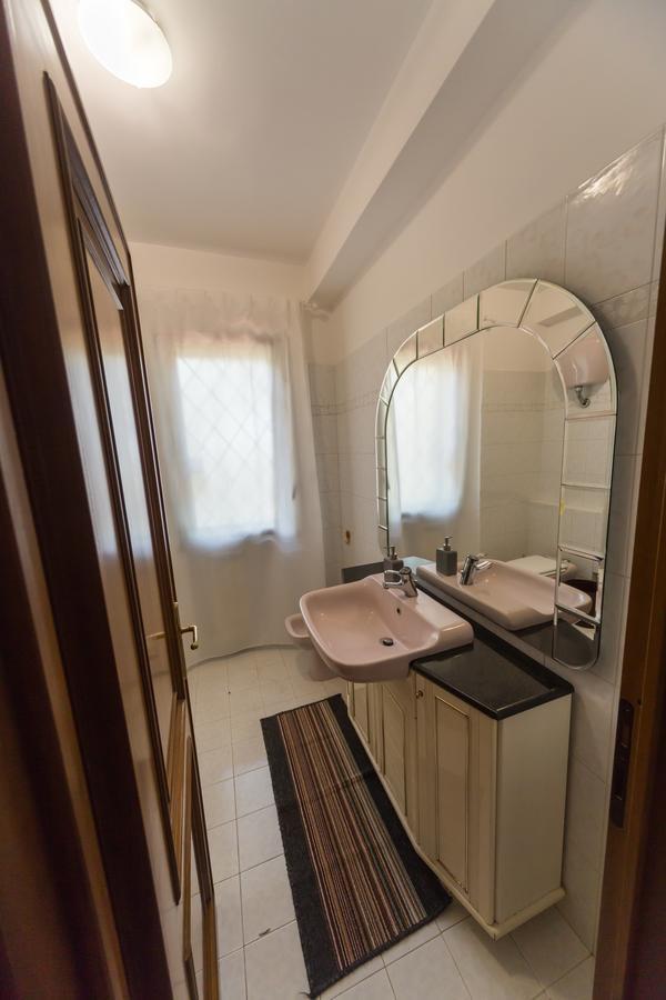 Camera Matrimoniale con Bagno in Comune
