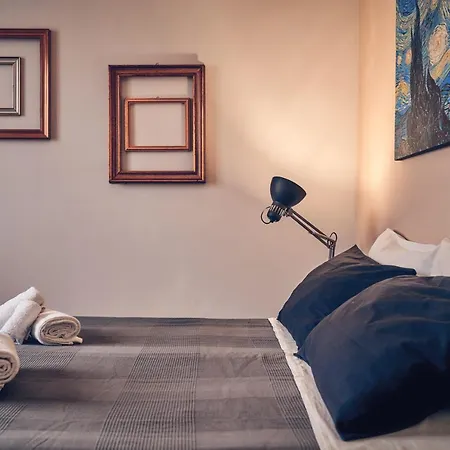 Travelershome Ciampino B&Bs-2