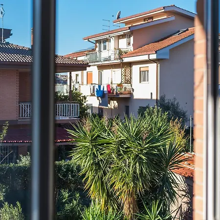 Travelershome Ciampino Rooms-3