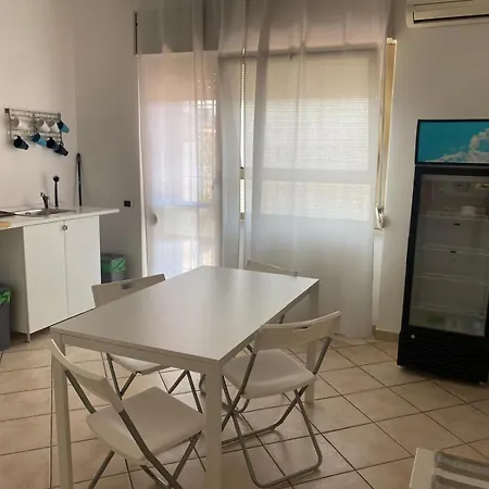 Travelershome 7Metri Ciampino Guesthouse-2